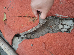 塑胶跑道的翻新还是重做？如何选择最优方案