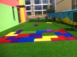 幼儿园塑胶跑道气味大，正常吗？