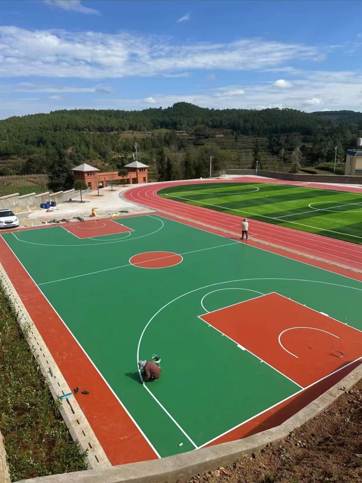 硅PU球场产品特点：运动场地的理想之选