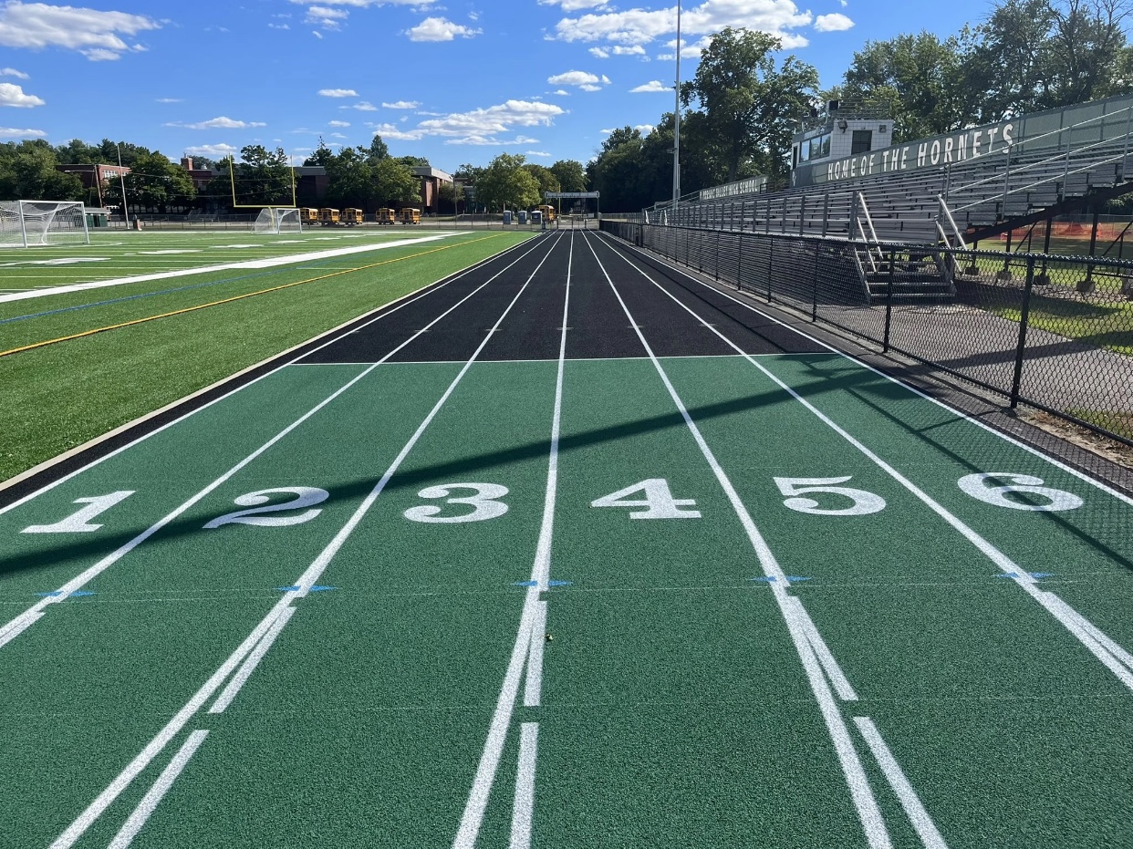 塑胶跑道味道大、迟迟不散？问题出在哪？