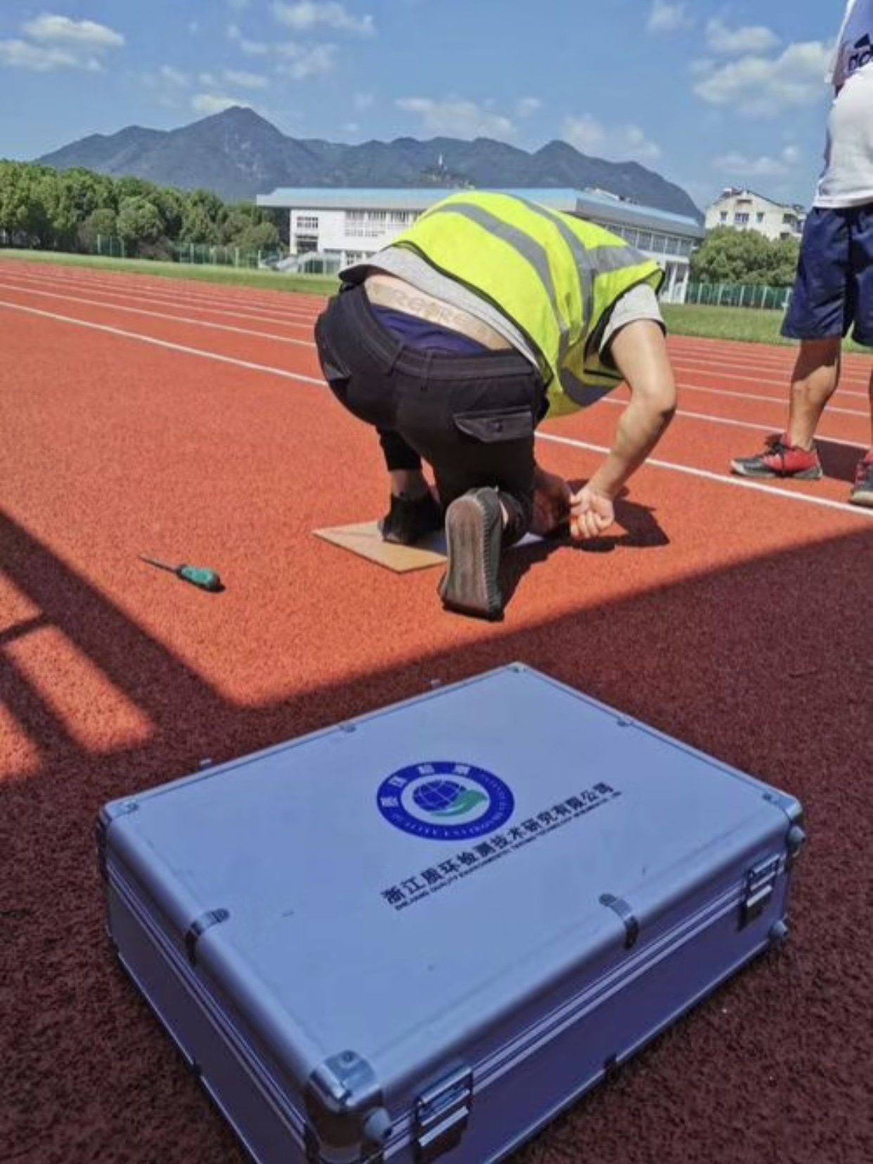 塑胶跑道一般要检测哪些项目？