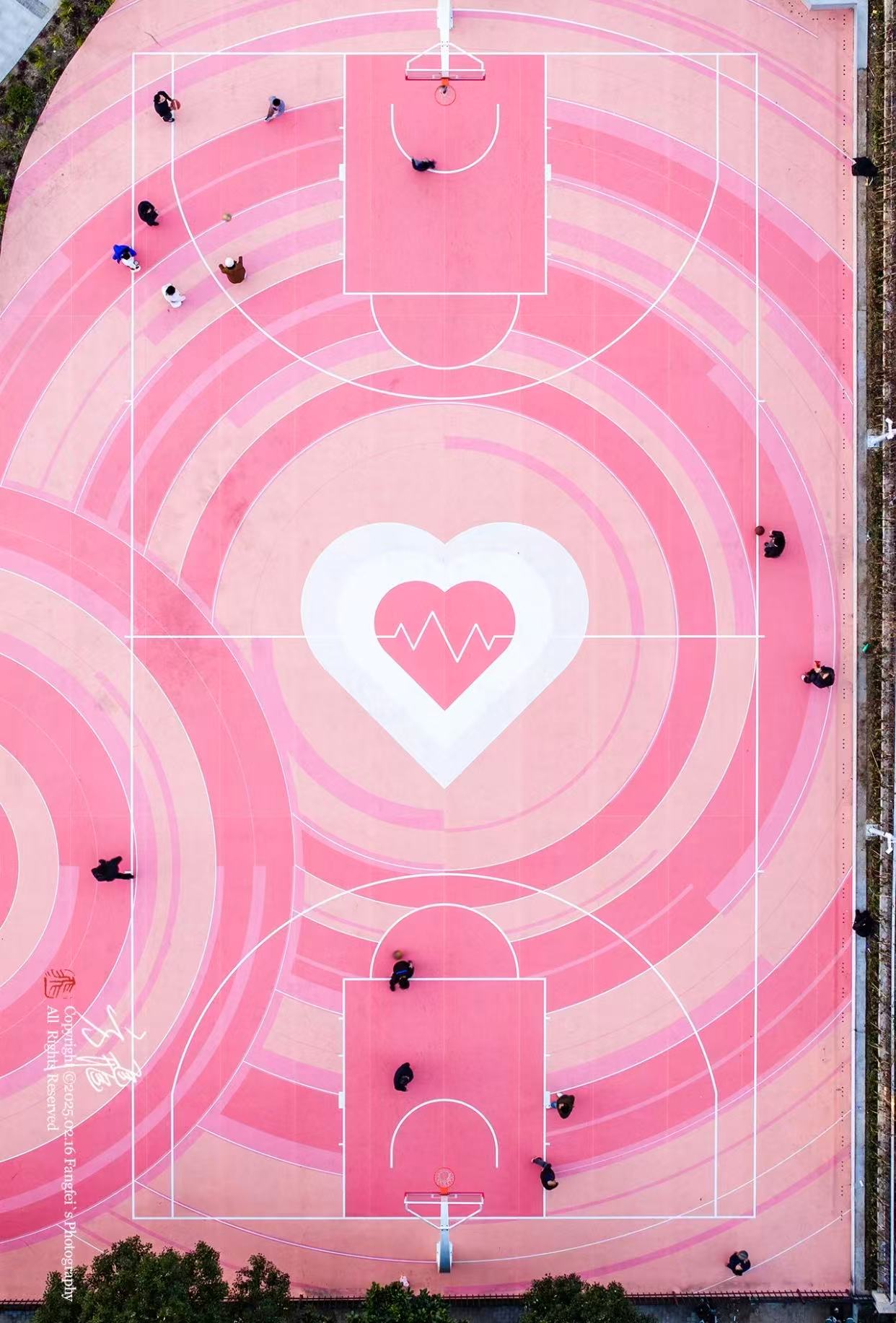 硅PU地面与塑胶地面的区别