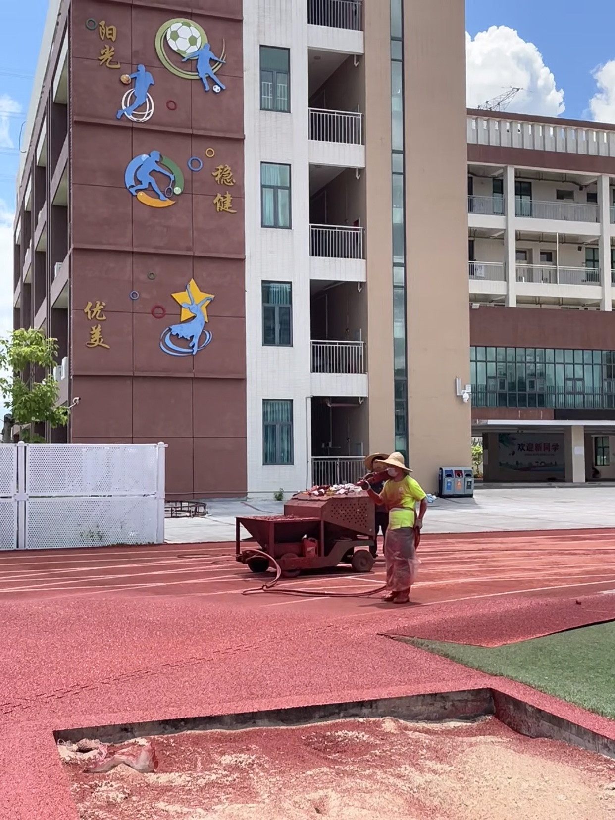 塑胶跑道翻新 VS 局部修补？如何选择才能更省钱？