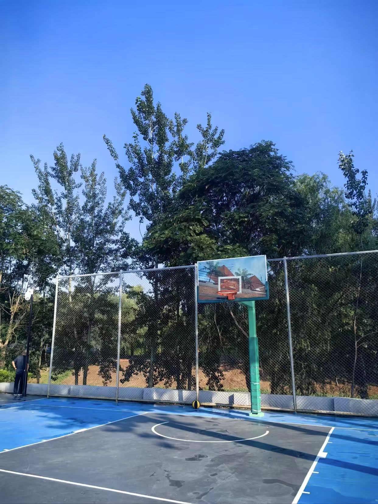 硅PU篮球场厚度的相关探讨