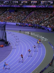 同样是塑胶跑道，为什么你的掉色我的不掉？