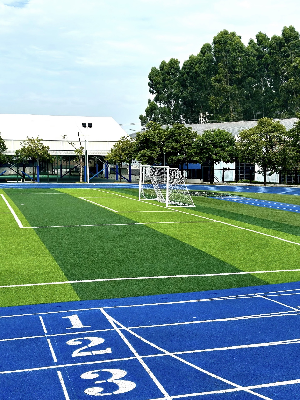 塑胶跑道基层，一定要铺沥青吗？