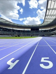 透气型 vs EPDM 塑胶跑道：不同应用场景如何精准选择？