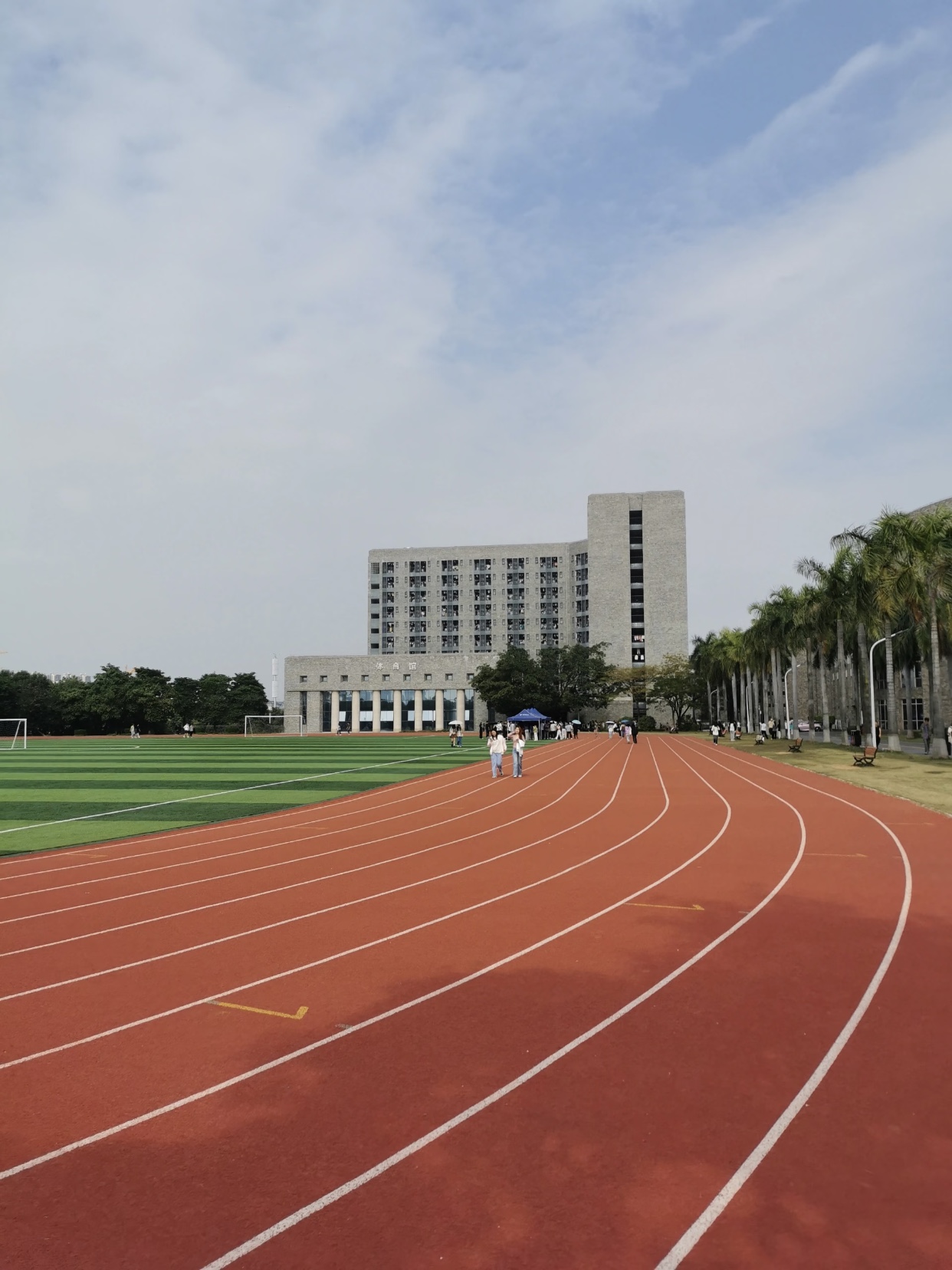 校园与赛事混合型塑胶跑道定制需求的差异