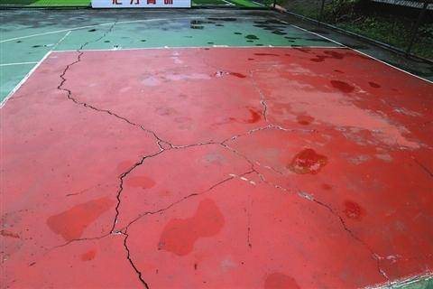 积水浸泡后的运动场地该如何快速修复养护？